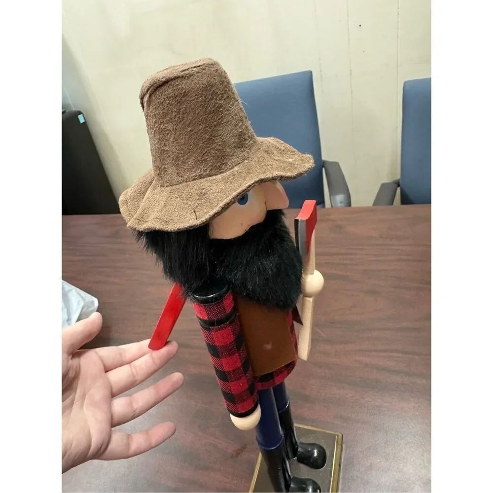 Nutcracker 15 Inch Lumberjack - Picture 4 of 6